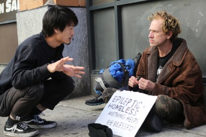 Pairoj chatting with Michael before painting him. (Photo by Peche Di)